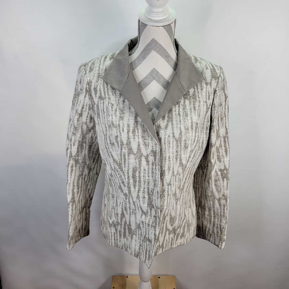 Lafayette 148 New York Osprey Grey White Covered Snap Front Size 10